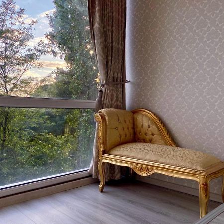 Downtown Studio - Ultra Central With Park View Bukares Bagian luar foto