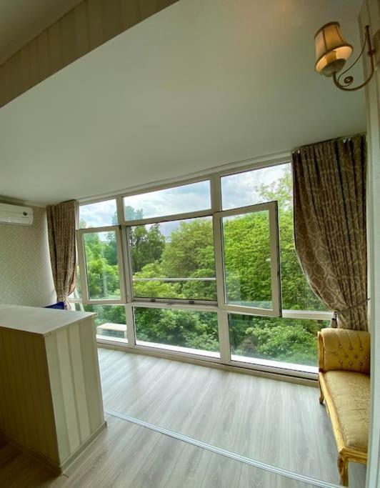 Downtown Studio - Ultra Central With Park View Bukares Bagian luar foto