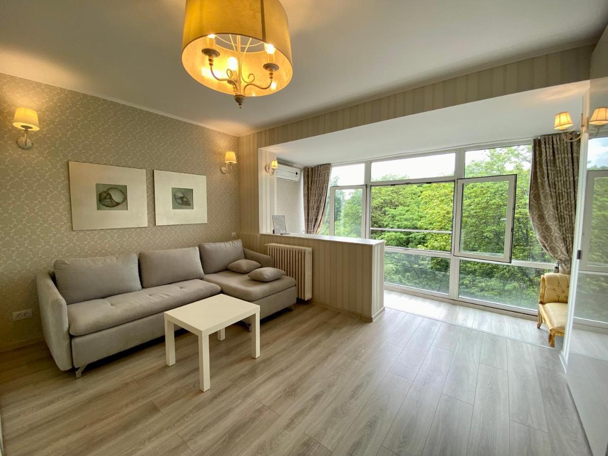 Downtown Studio - Ultra Central With Park View Bukares Bagian luar foto