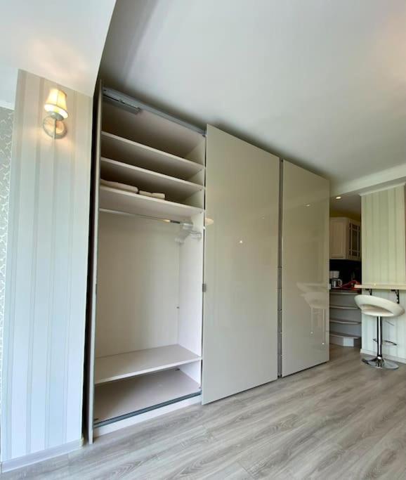 Downtown Studio - Ultra Central With Park View Bukares Bagian luar foto
