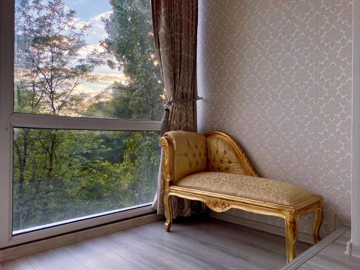 Downtown Studio - Ultra Central With Park View Bukares Bagian luar foto