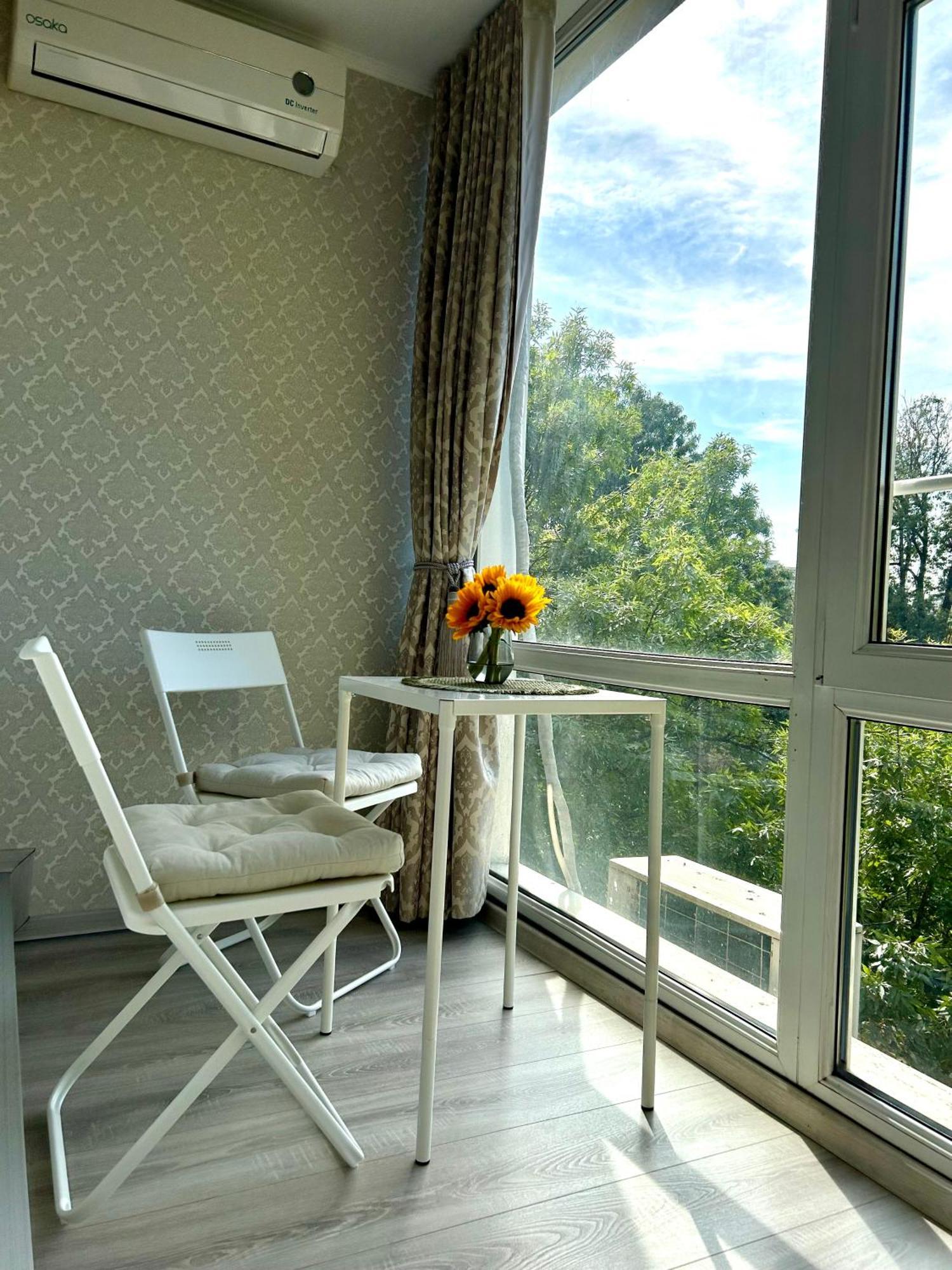 Downtown Studio - Ultra Central With Park View Bukares Bagian luar foto